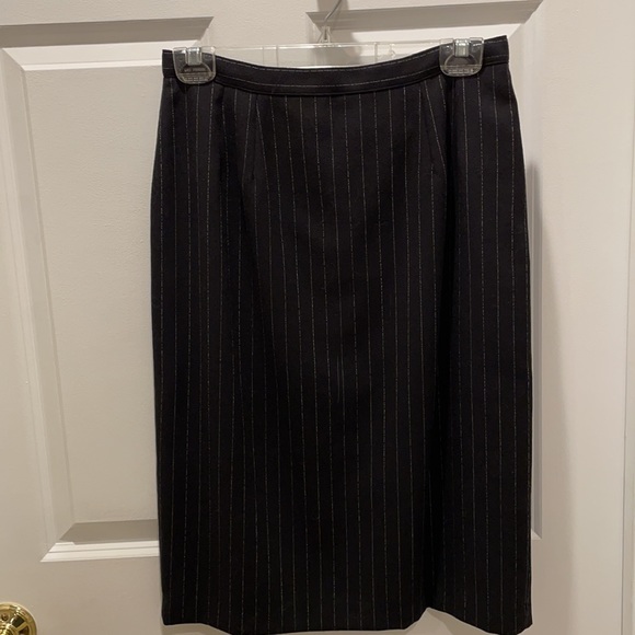 Suit - Picture 4 of 5